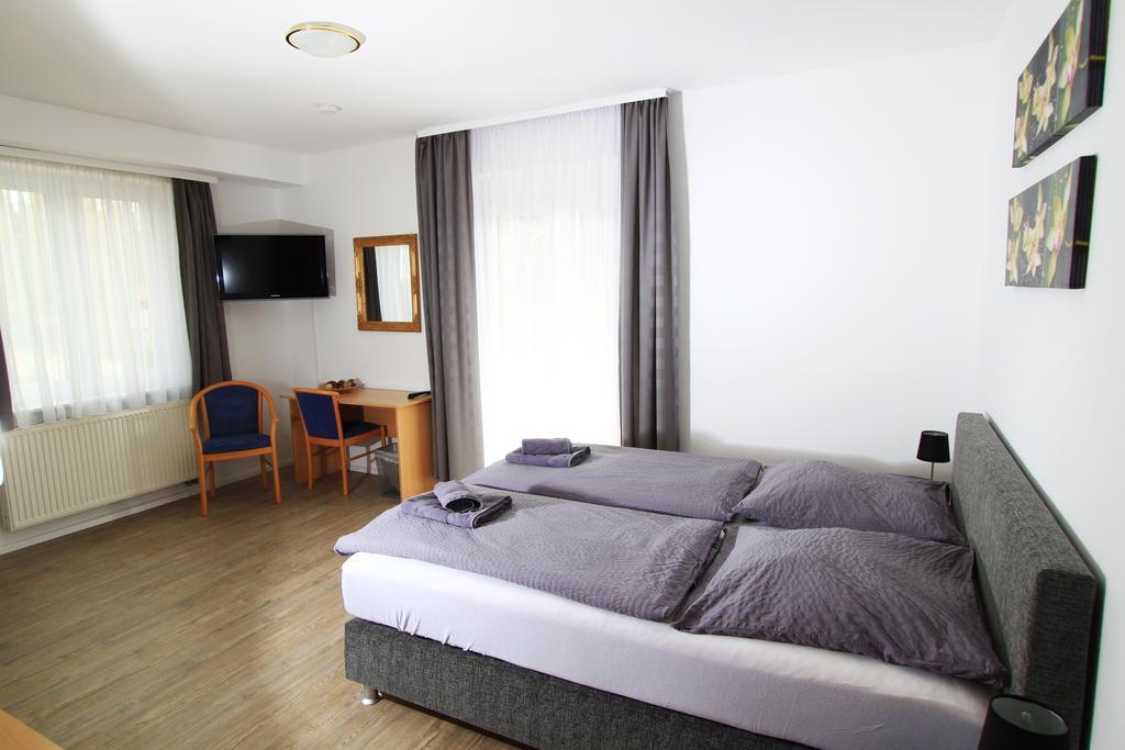 Hotel Sonnenhof Sindelfingen Room photo